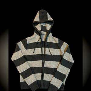 Worn twice. Brandy Melville sweater hoodie.